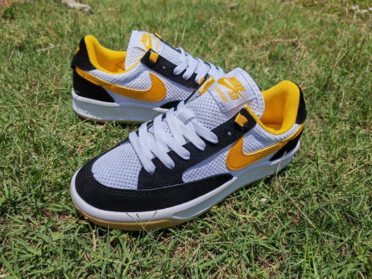 NIKE SB ADVERSARY