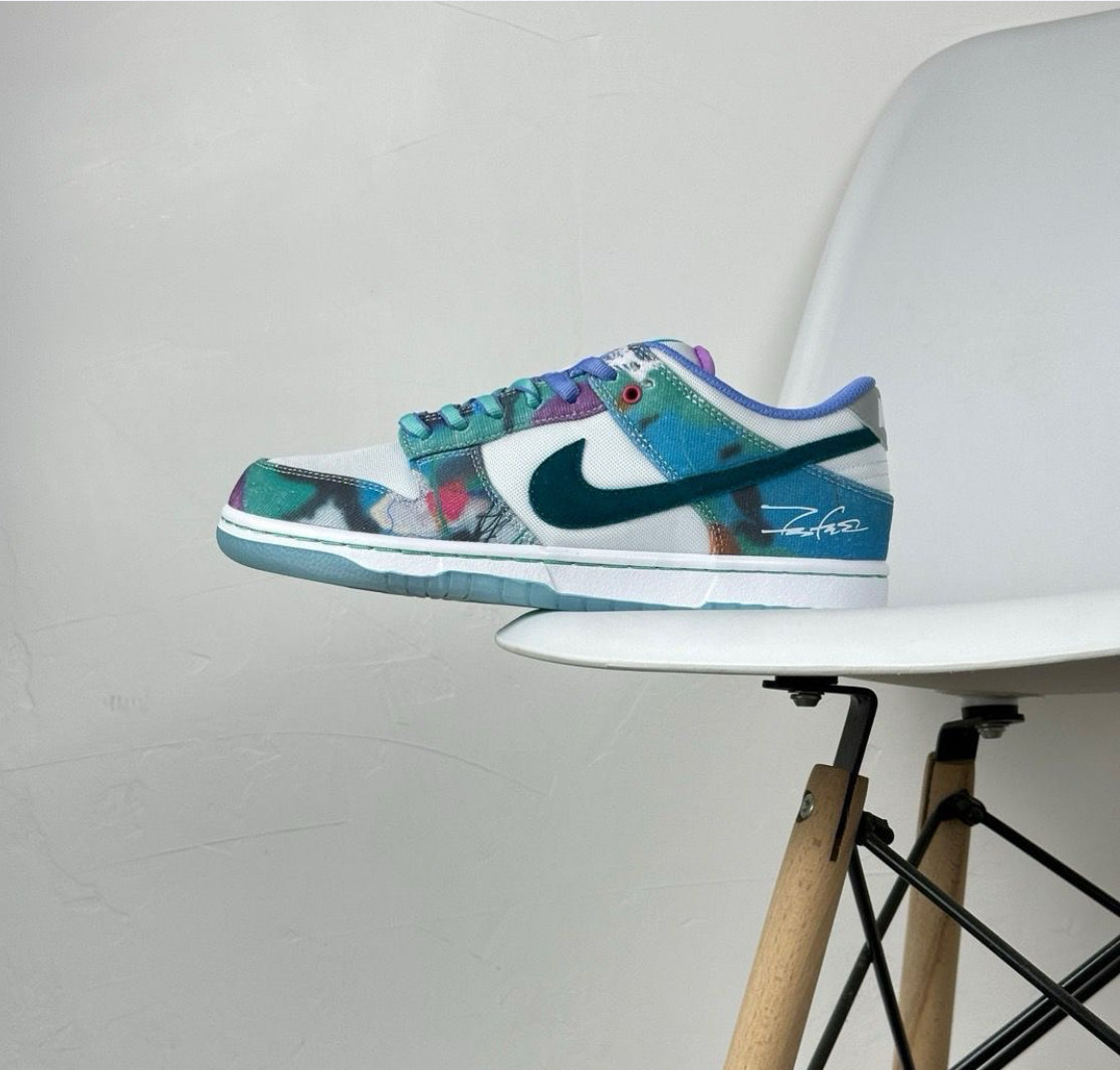 Dunk Low  SB Bleached Aqua