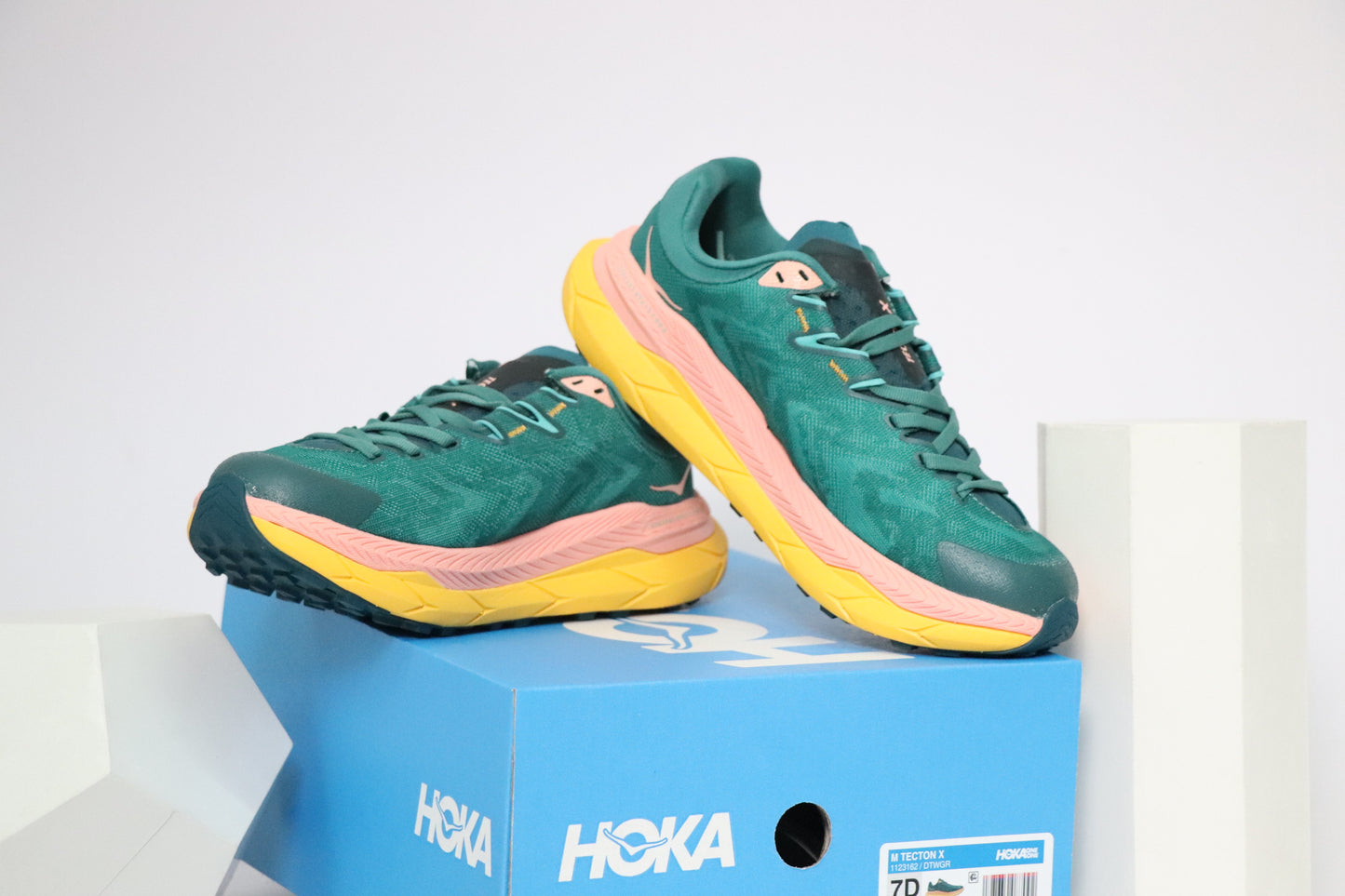 Hoka Tecton X