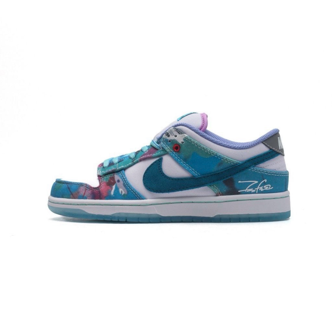 Dunk Low  SB Bleached Aqua