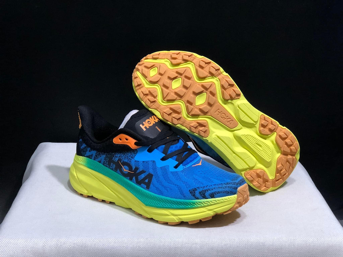 Hoka Challenger 7