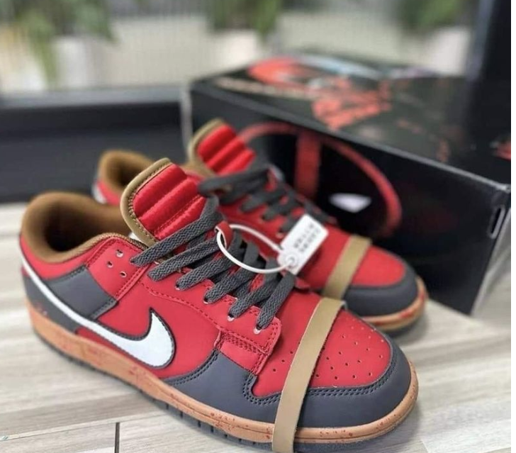 Nike Dunk Low - Deadpool